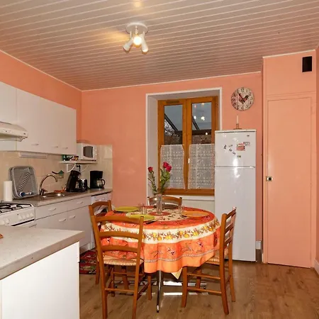 De 25 Chemin Du Grand Pacher Le Bourg De 63120 Ferienhaus