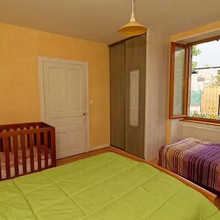 De 25 Chemin Du Grand Pacher Le Bourg De 63120 Holiday home