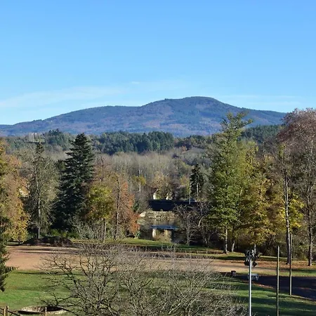 De 25 Chemin Du Grand Pacher Le Bourg De 63120 Holiday home *